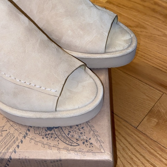 Free People Tan Wedge Sandals - Picture 7 of 11